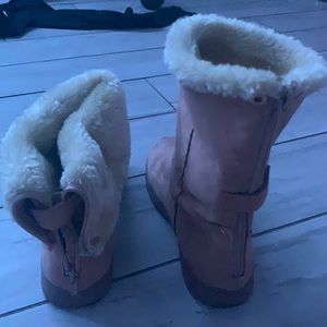 Winter boots size 4